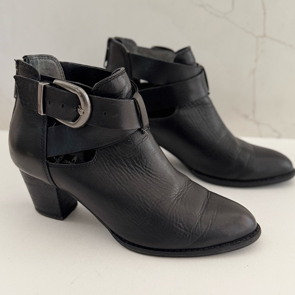 Vionic Rory Women’s Black  Leather Ankle Boots Cut outs Buckle - Size 8  Comfort - Picture 1 of 8